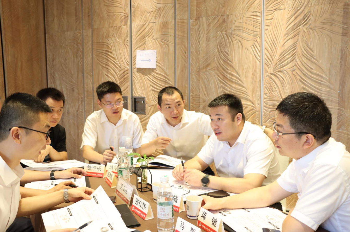 2021年6月25日-26日，人生就是博二建组织开展了2021年中高层主管执行力培训。本次培训特邀清华、北大、上海交大总裁班讲师，中国企业家协会特聘高级讲师许晋老师进行授课。