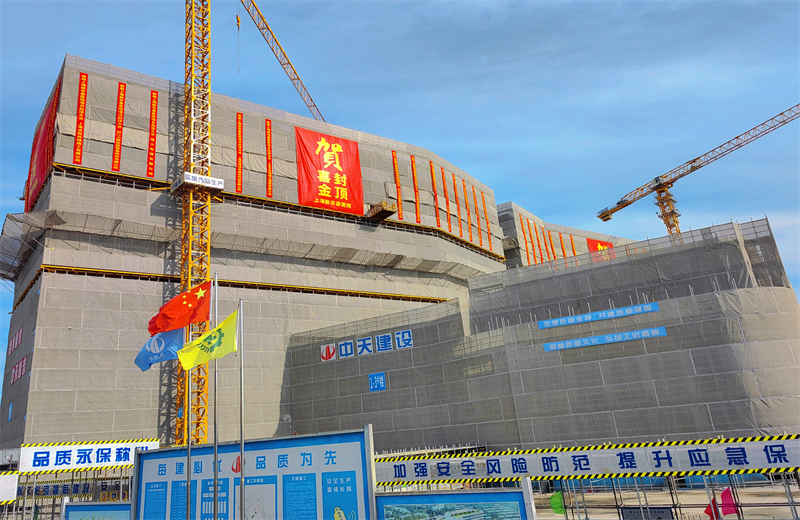 2024年10月30日，人生就是博三建上海新华泰医院项目主体封顶。